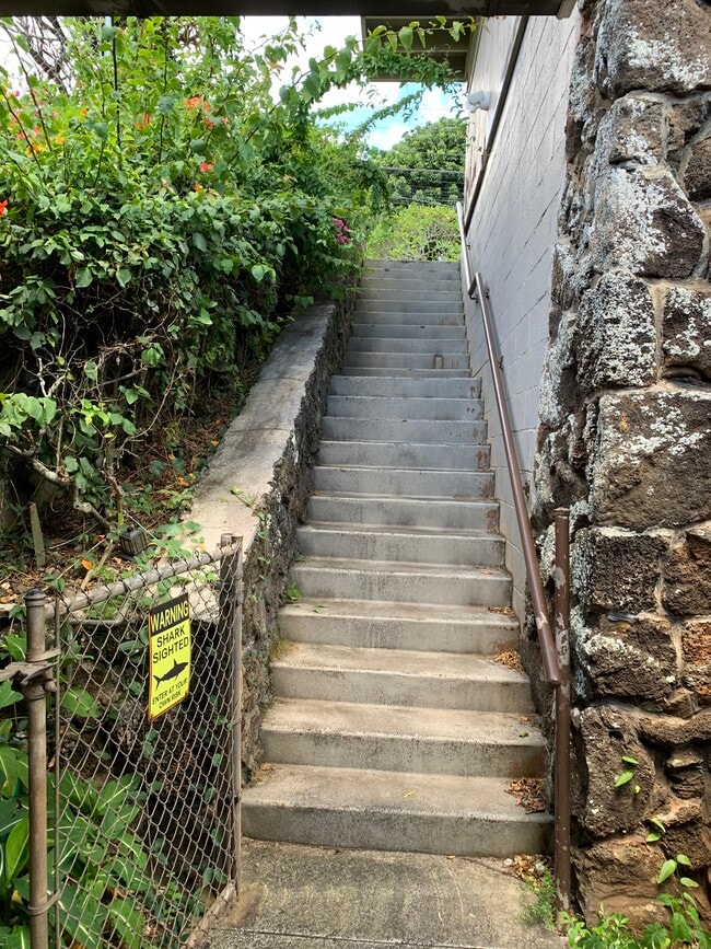 Primary Photo - 1025 Kalikimaka St