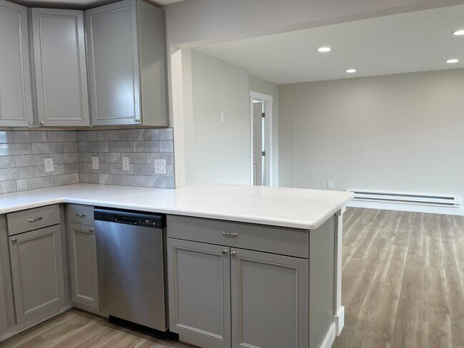 Building Photo - 2260 S 10th St W