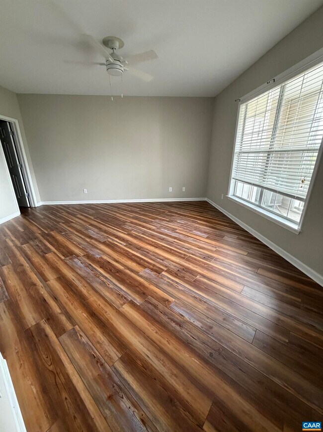 Building Photo - 270 Riverbend Dr