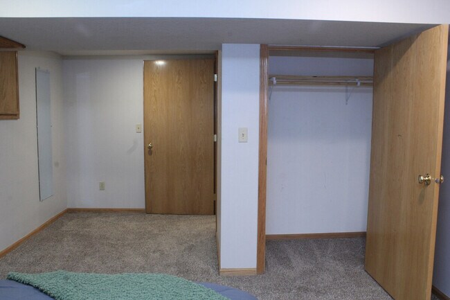 Building Photo - 202 NW Sharmin Dr