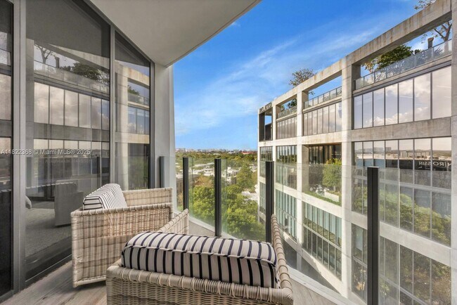 Building Photo - 2831 S Bayshore Dr