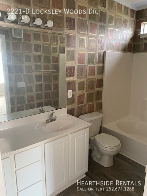 Building Photo - 2221 Locksley Woods Dr