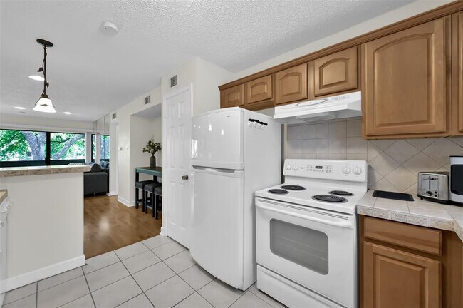 Building Photo - 12100 Melville Dr