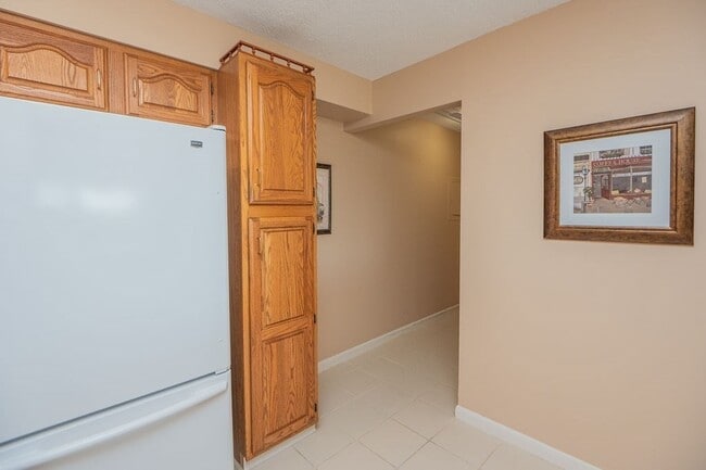 Building Photo - 1006 Paradise Rd