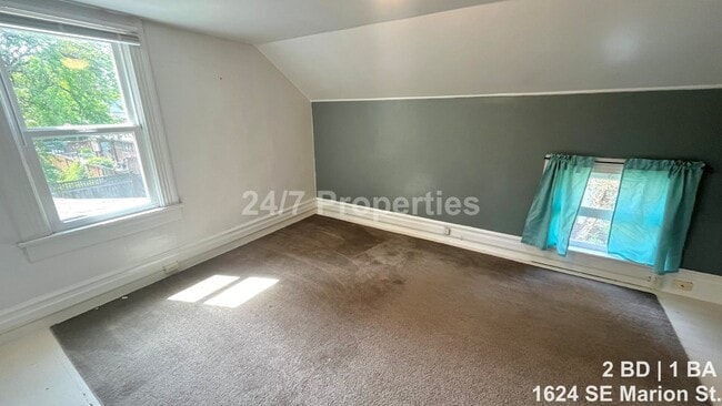 Building Photo - Charming 2 BD | 1 BA Duplex in Sellwood