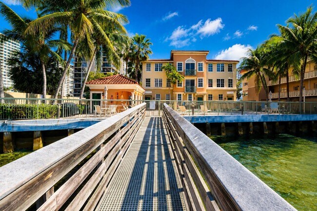 Building Photo - 2069 S Ocean Dr
