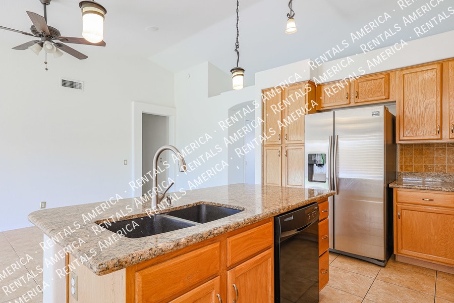 Building Photo - 4647 E Lavender Ln