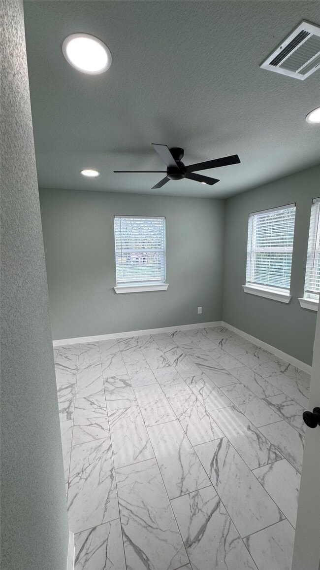 Building Photo - 121 S 10th St