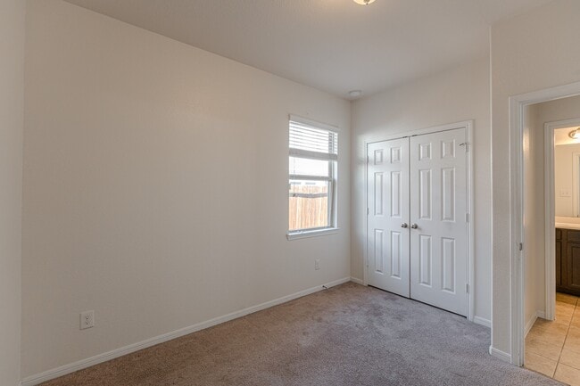 Building Photo - 13527 Vista De Oro St