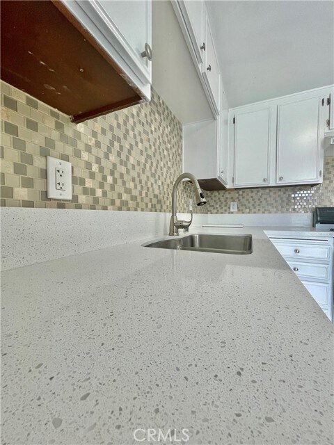 Building Photo - 5640 Riverside Dr