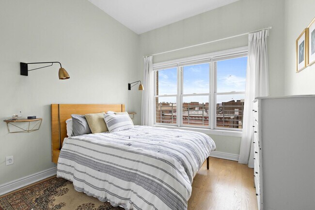 Building Photo - 544 28th St