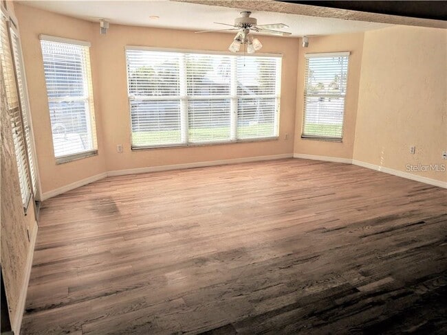 Building Photo - 3616 Royal Palm Dr