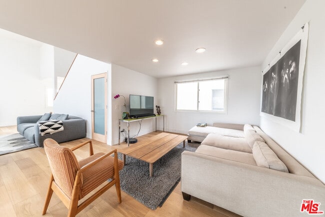 Building Photo - 29 Lighthouse St