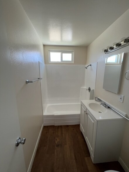 Bath - 9230 Cedar St