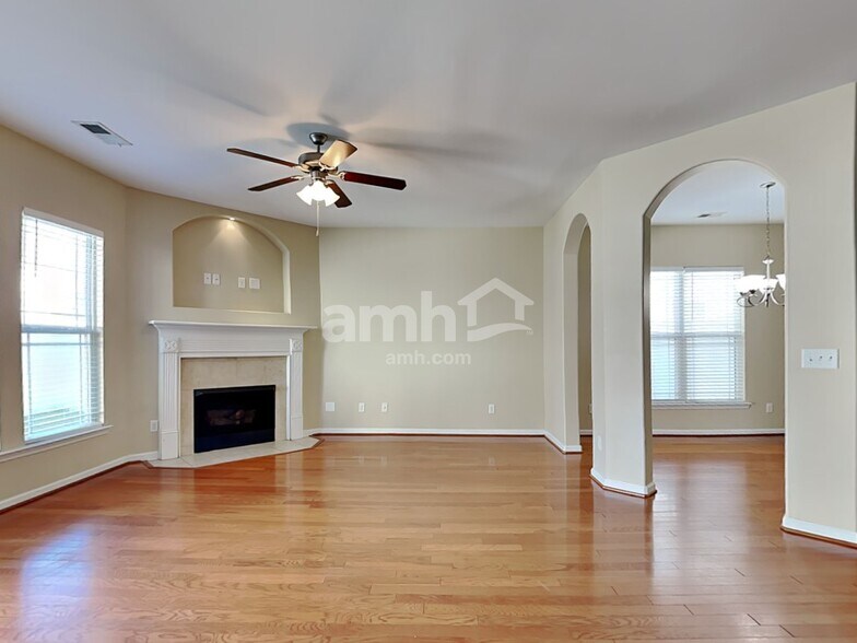Building Photo - 45 Chey Hill Ln