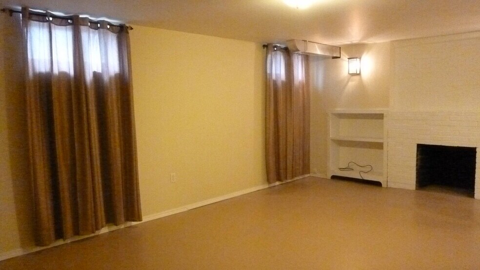 Building Photo - 719 E 35th Ave