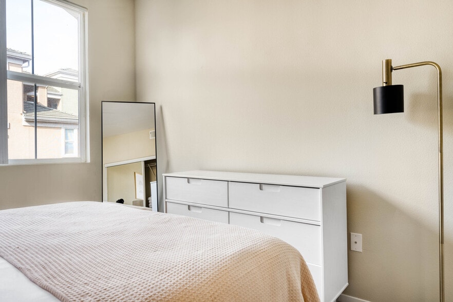 Building Photo - 121 Roble Rd