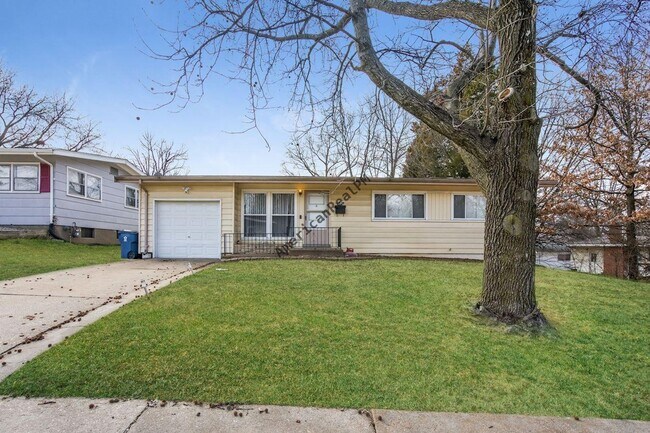 Building Photo - Charming & Comfortable Home in North County St. Louis