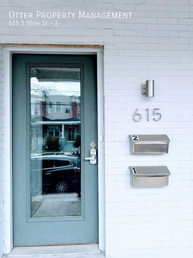 Building Photo - 615 S 55th St