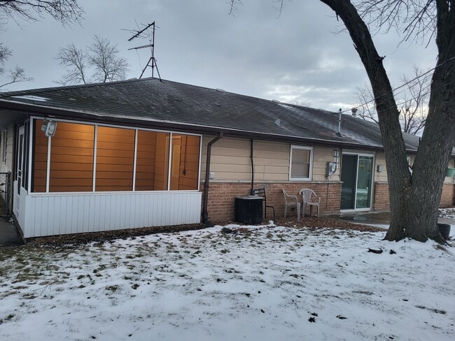 Building Photo - 517 Lakewood Blvd