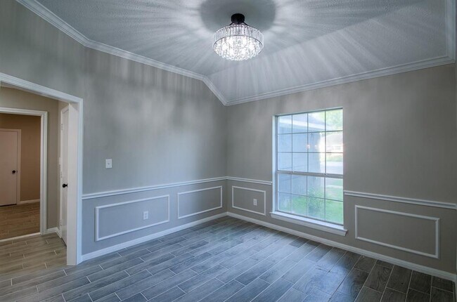 Building Photo - 12811 Fisher Dr