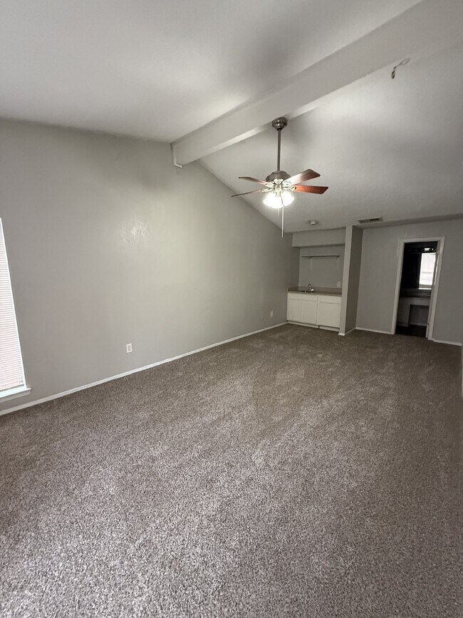 Building Photo - 7152 Fair Oaks Ave