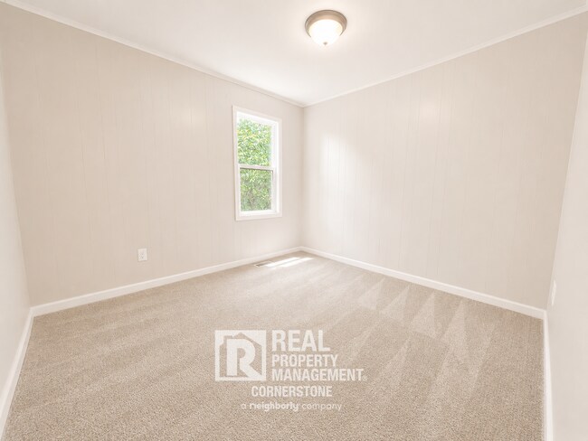 Building Photo - 8620 Portage Rd