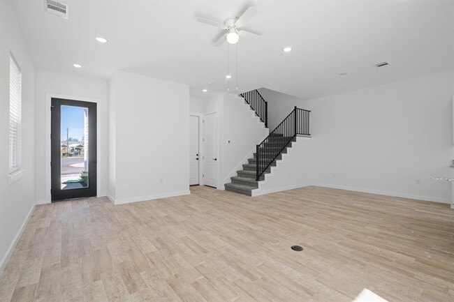 Building Photo - 267 Lourdes Ct