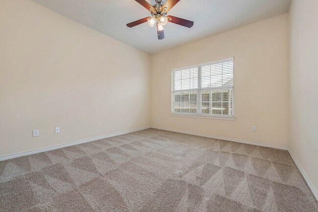 Building Photo - Available August 2026! 4 Bed, 3 Bath in Horse Haven Estates!!