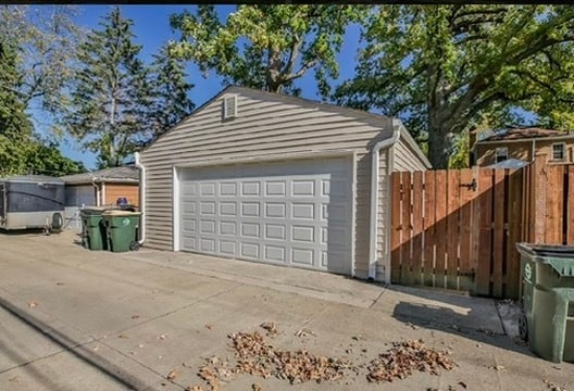 Building Photo - 8534 Morton Ave