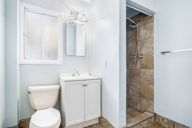 Building Photo - 1203 Benton St. - 1 bedroom | 1 bath