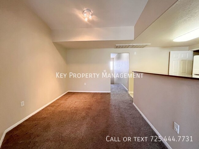 Building Photo - 2 BED 2 BATH CONDO IN GATED COMMUNITY NEAR...