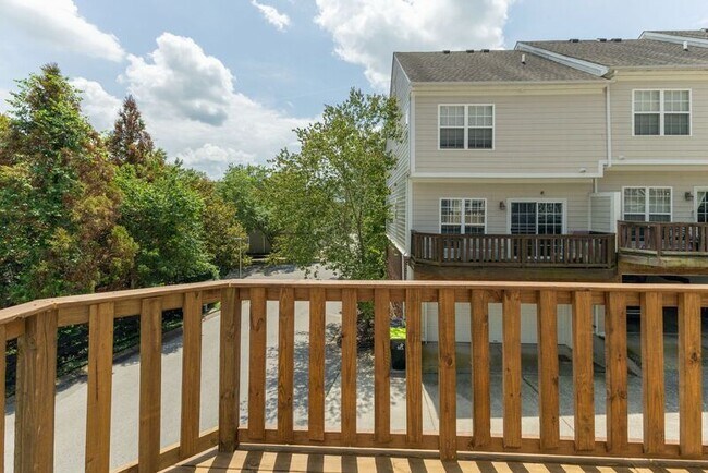 Building Photo - 531 St Jules Ln