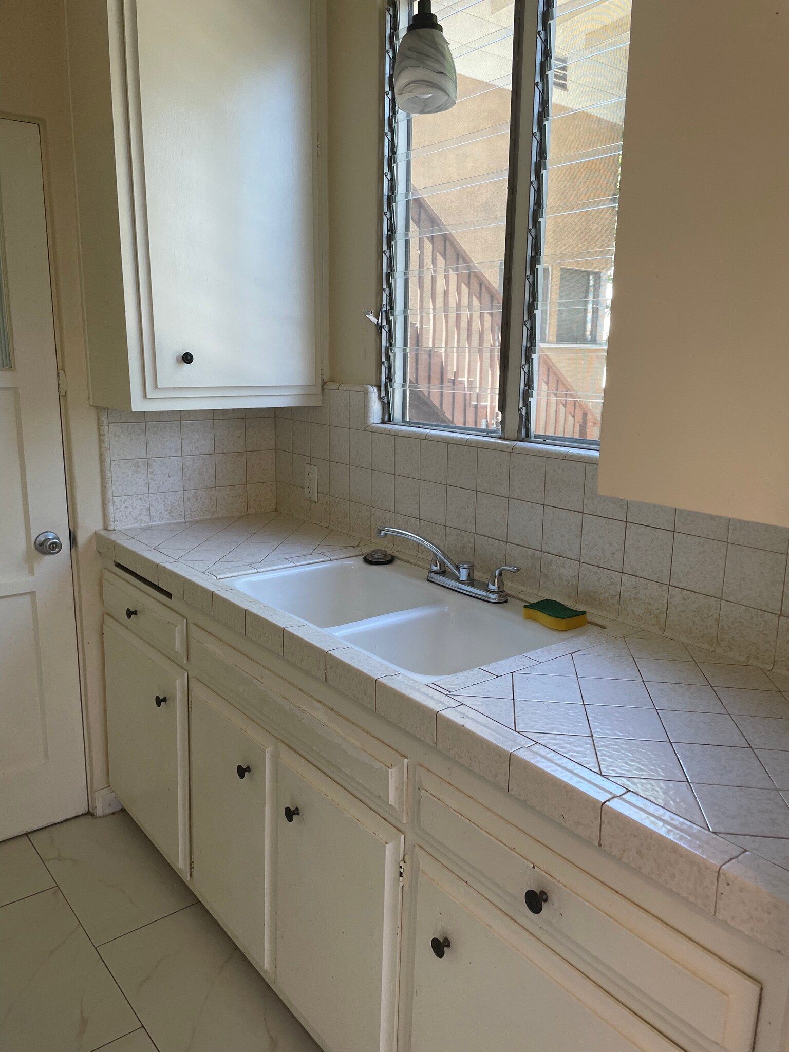 Building Photo - 407 Riverdale Dr