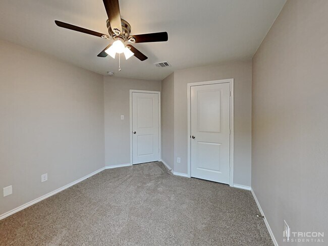 Building Photo - 2514 Henley Dr