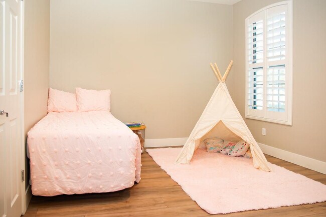 Building Photo - 1874 S 160th Ln