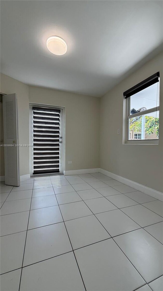 Building Photo - 1380 SW 20th St