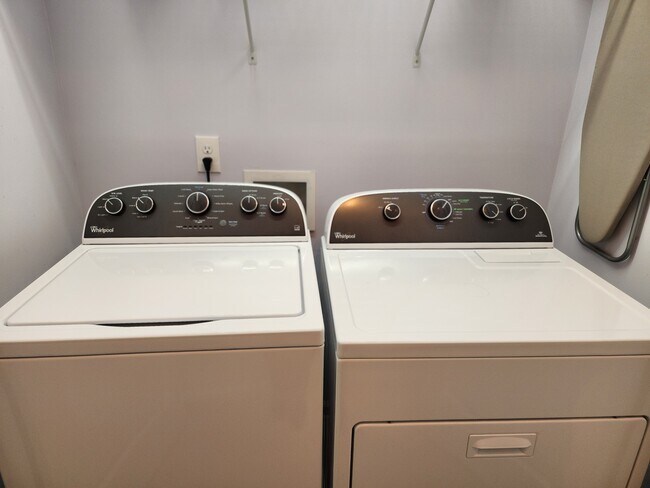 Building Photo - 71 Pocono Dr