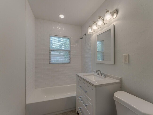 Building Photo - Home for rent in heart of OKC