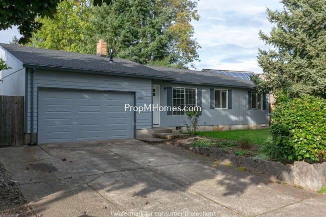 Building Photo - Quaint Ranch Style Home with Fenced Yard!