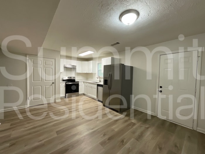 Building Photo - 5950 Stonewall Dr