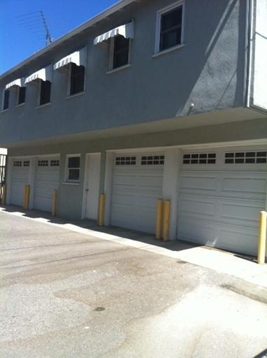 Building Photo - 13206 1/2 Riverside Dr