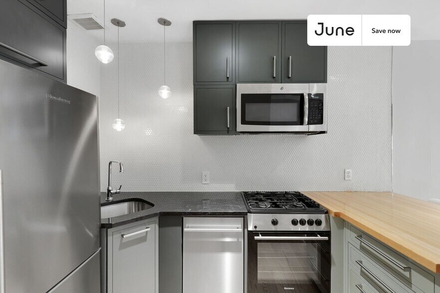 Building Photo - 491 W 22nd St