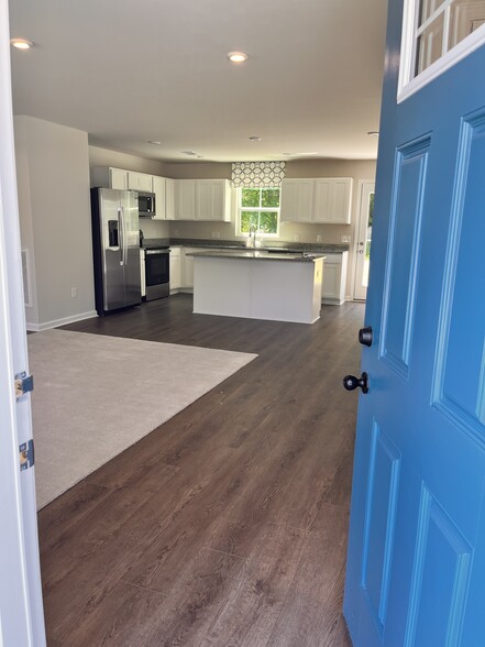Building Photo - 1017 Sharron Creek Dr