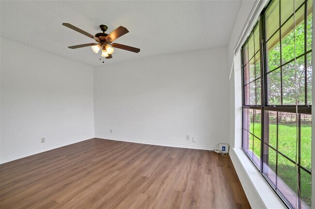 Building Photo - 601 Cedar Ridge Dr