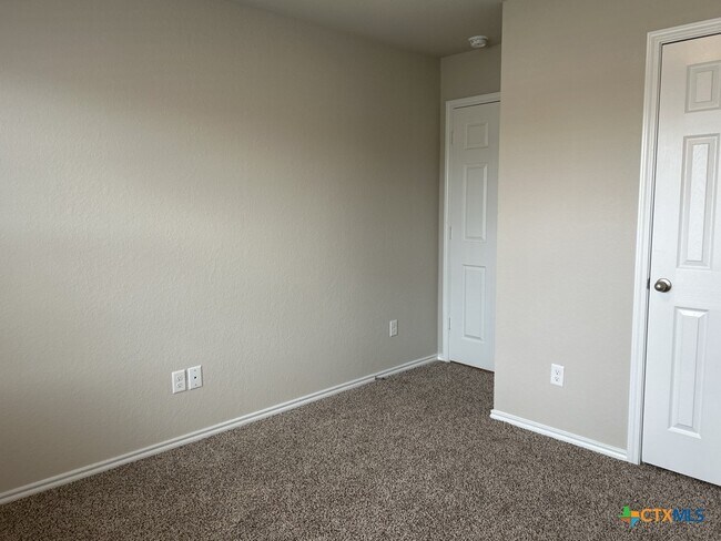 Building Photo - 1319 Iron Horse Dr