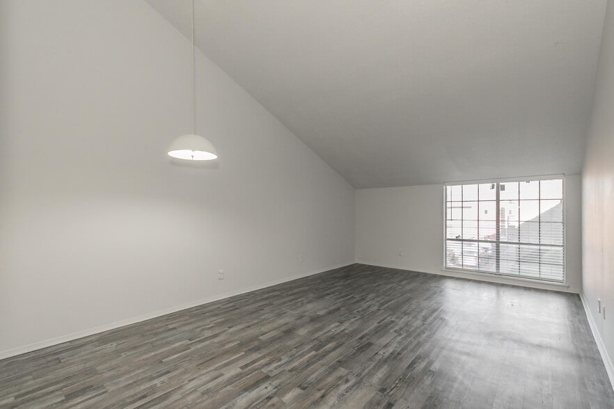 Building Photo - Pointe on Calloway