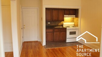 Building Photo - 2747 N Spaulding Ave