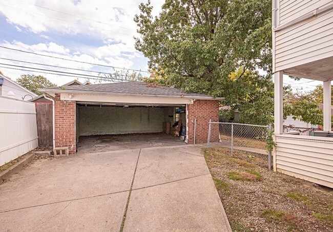 Building Photo - 4633 Warner Rd