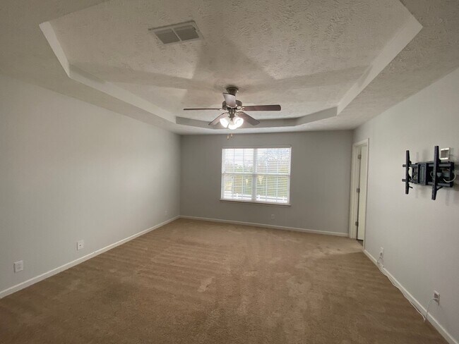 Building Photo - The Villas at Evergreen Farms / 3 Bedroom / 3 Bathroom / Fenced Patio / 1 car garage